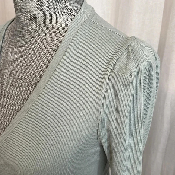 V Neck Button Top Puff Sleeve, Size M - Picture 3 of 8